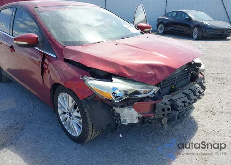 2016 Ford Focus Titanium z USA, uszkodzony, nr VIN 1FADP3N27GL256143